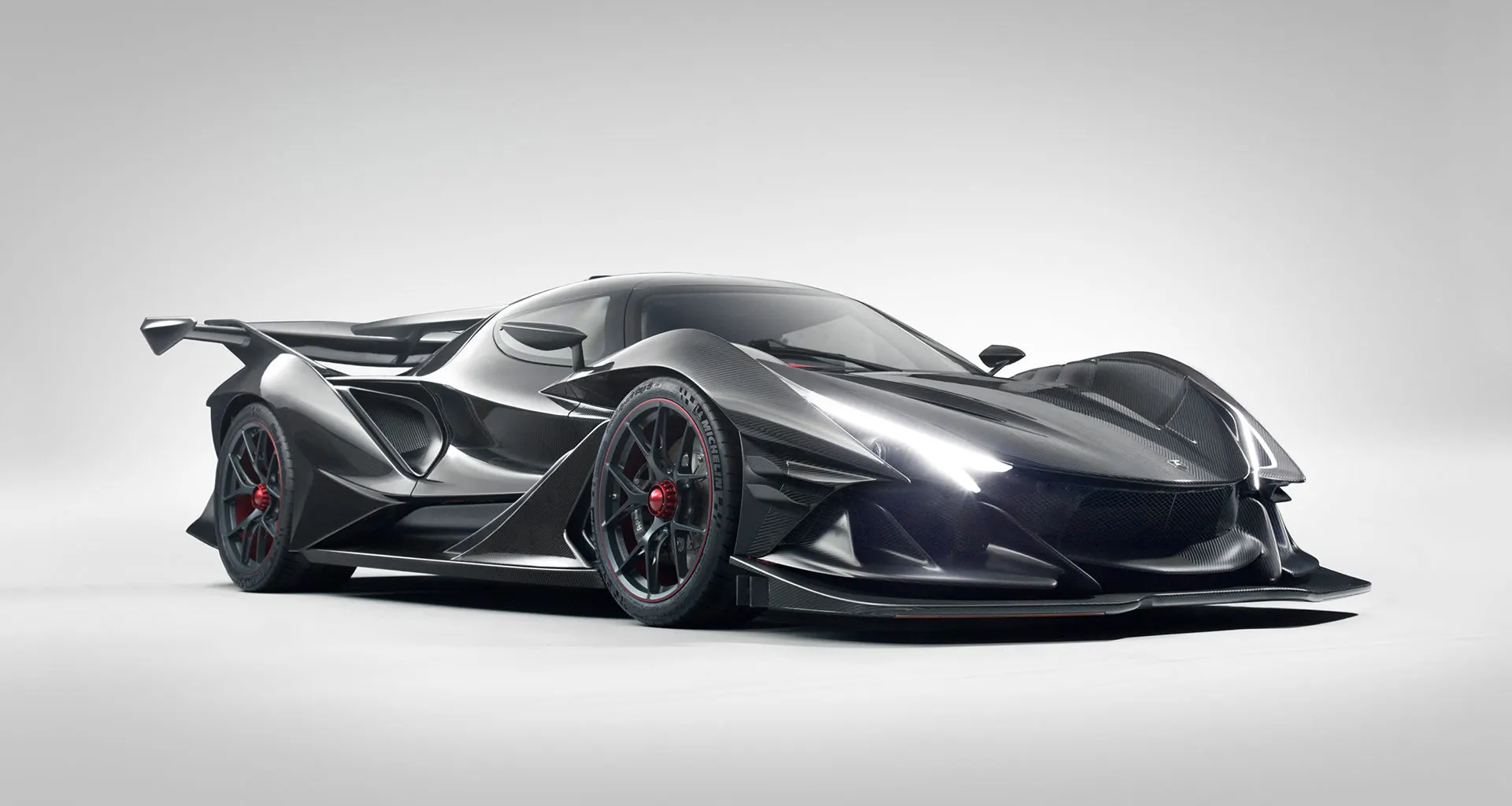 découvrez l’histoire captivante d’apollo automobil, le constructeur allemand de supercars d’exception, de ses débuts audacieux à ses modèles innovants et ses exploits sur les routes du monde entier.