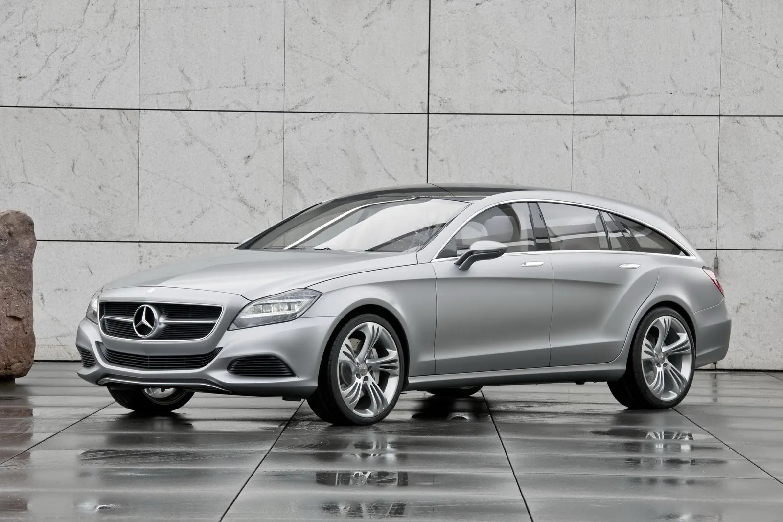 Tout savoir sur la Mercedes-Benz CLS Shooting Brake 2012 : design, performance et avis