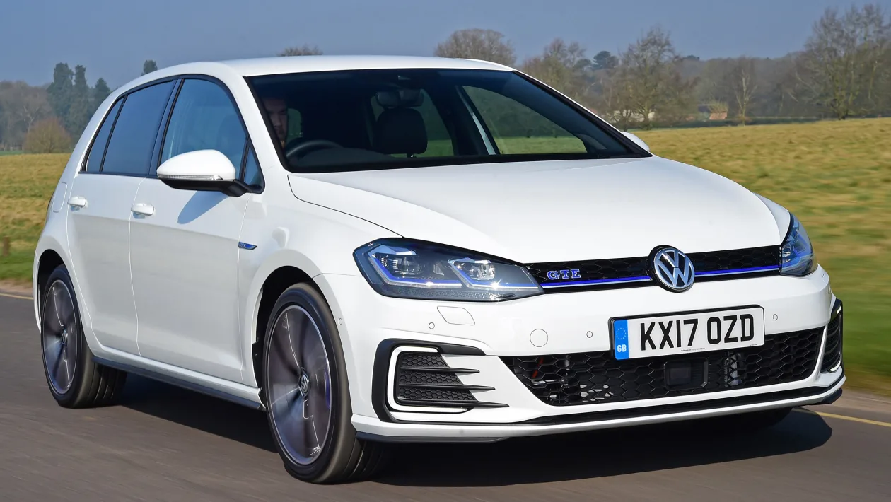 Quelle compacte sportive plug-in choisir pour allier performances et économie ?